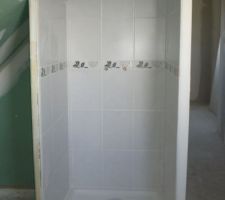 La faience de la douche est fini.