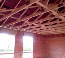 La charpente "fermette" de 2 chambres... Hors cloison bien s&ucirc;r