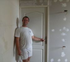 Je suis content car porte d'intérieur isolée, qu'est ce que c'est lourd à installer surtout seul...