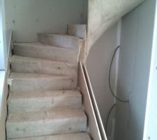 Escalier ouvert (il restera à poser un garde aux corps