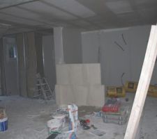 Future cuisine avec bar   Cellier et toilettes