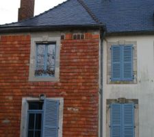 Fissures extérieures (au dessus fenêtre 1er étage à gauche 2 fenêtres milieu de photo)