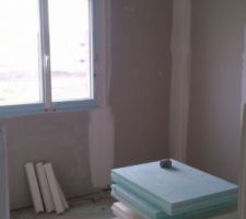 Les murs de la chambre du petit, montent.