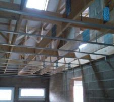 Mise en place des rails pour le faux plafond du garage, apres de multiples calculs :-)