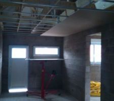 Pose du faux plafond du garage.