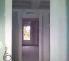 Suite parentale : vue de la salle d'eau - dressing - chambre