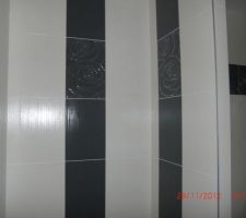 Douche. Robinetterie et pare douche en attente