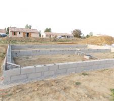 Et voil&agrave; les parapings se montent un mois apres pour accueillir la chape