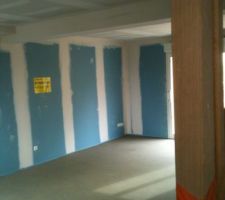 La chape a &eacute;t&eacute; faite (sur le chauffage au sol)- Vue sur la Salle &agrave; manger (ou salon)....