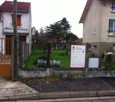 Pr&eacute;paration du terrain, suppression du sapin &agrave; l'entr&eacute;e