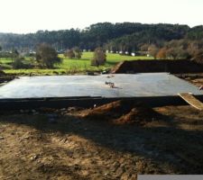 La dalle du garage, la vue et le soleil ...
Merci à nos charmants voisins de nous envoyer les photos quotidiennement  !