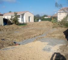 Fondations de la maison coul&eacute;es