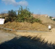 Fondations du mur de cl&ocirc;ture coul&eacute;es