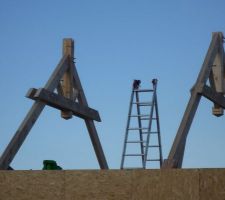 La ferme centrale est différente des autres afin de laisser plus de place dans la partie centrale des combles.