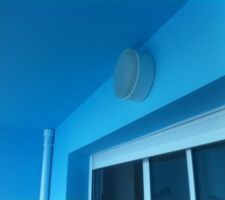 Appartement témoin. un balcon bien bleu