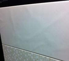 Fa&iuml;ence Imola Kr&eacute;o blanc brillant en 30x60cm pour salle d'eau   douche italienne