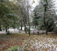 Premier neige sur notre jardin d&eacute;frich&eacute;