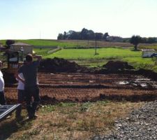 D&eacute;but octobre : lancement du chantier.
Le terrain n'est pas si plat que &ccedil;&agrave;...