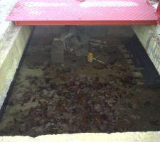 Une trappe est enfin pos&eacute; apr&egrave;s 7 mois d'attente. Les gravats sont toujours pr&eacute;sents dans le VS !