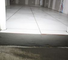 L'epaisseur entre la dalle du vide sanitaire et le sol fini (14cm : isolant, plancher chauffant, chappe et carrelage)