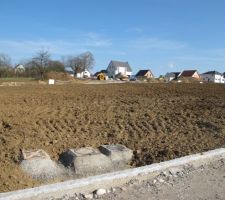 Vue ouest. Ca commence &agrave; ressembler &agrave; un terrain de construction.