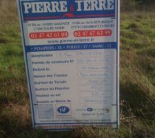 Le panneau est arrivé sur le terrain