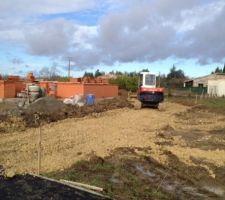 Chemin d'acc&egrave;s en cours , jeudi on attaque les fondations