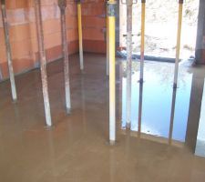 UN PEU D'EAU DANS LA MAISON