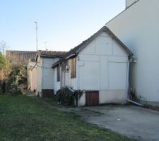 Vue avant de la maison à démolir