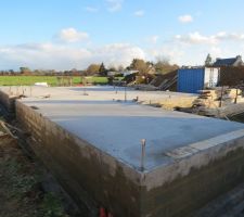 ça y'est, la dalle est coulée!