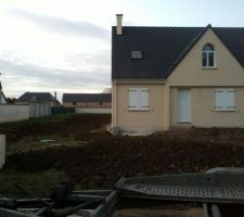 Terrassement terminé mais il manque pas mal de terre!!!