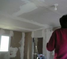 Joints de placo du plafond de la chambre