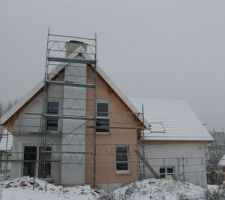 1ère neige pour la maison en ce 7 décembre 2012, avec une première partie de la peinture effectuée.