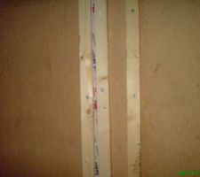 Liteaux recouvrant l'adhésif