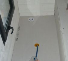 Le plafond du wc de l'etage est réalisé