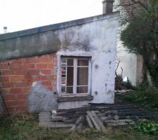 Dernière partie de l'ancienne maison avant démolition. On comprend mieux la classe énergétique G !