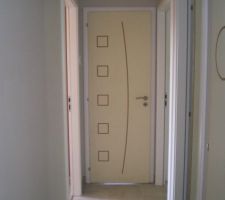 Nos portes int&eacute;rieures. Elles sont superbes, j'adore les rainures !!!