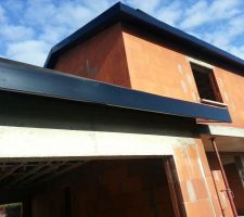 Les débords de toit PVC noirs