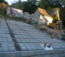 Hourdis en b&eacute;ton pos&eacute;s