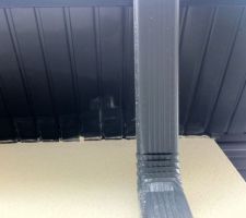 Débords de toit PVC noirs avec menuiseries et goutières alu RAL 7016 (maison témoin que Maisons Février nous a suggéré d'aller voir pour visualiser le résultat des deux)