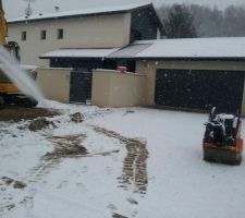 Debut travaux de terrassement de l'allée de garage