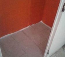 Le carrelage des toilettes