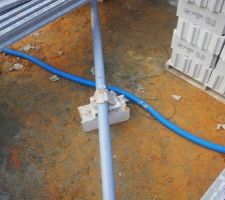 D&eacute;but de la mise en place des poutrelles et hourdis