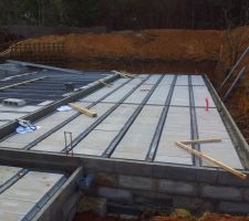 D&eacute;but de la mise en place des poutrelles et hourdis