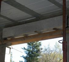 Coffre du volet roulant de la baie coulissante