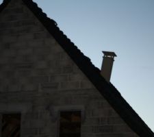 Cheminée noire et droite??