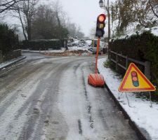 Raccordement à l'eau potable en cours (chantier sous la neige)