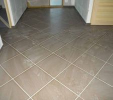 Carrelage du hall, avec les joints