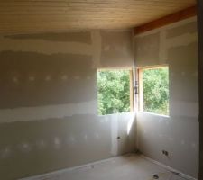 Une des chambres avant la pose des menuiseries