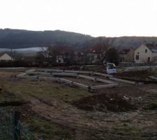 La moiti&eacute; des longrines pos&eacute;es